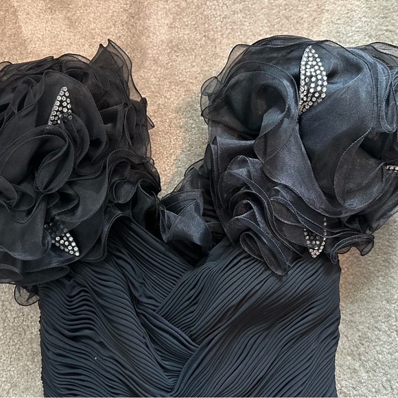 Long black dress, Rose Taft for Couture Fashions - Picture 5 of 7